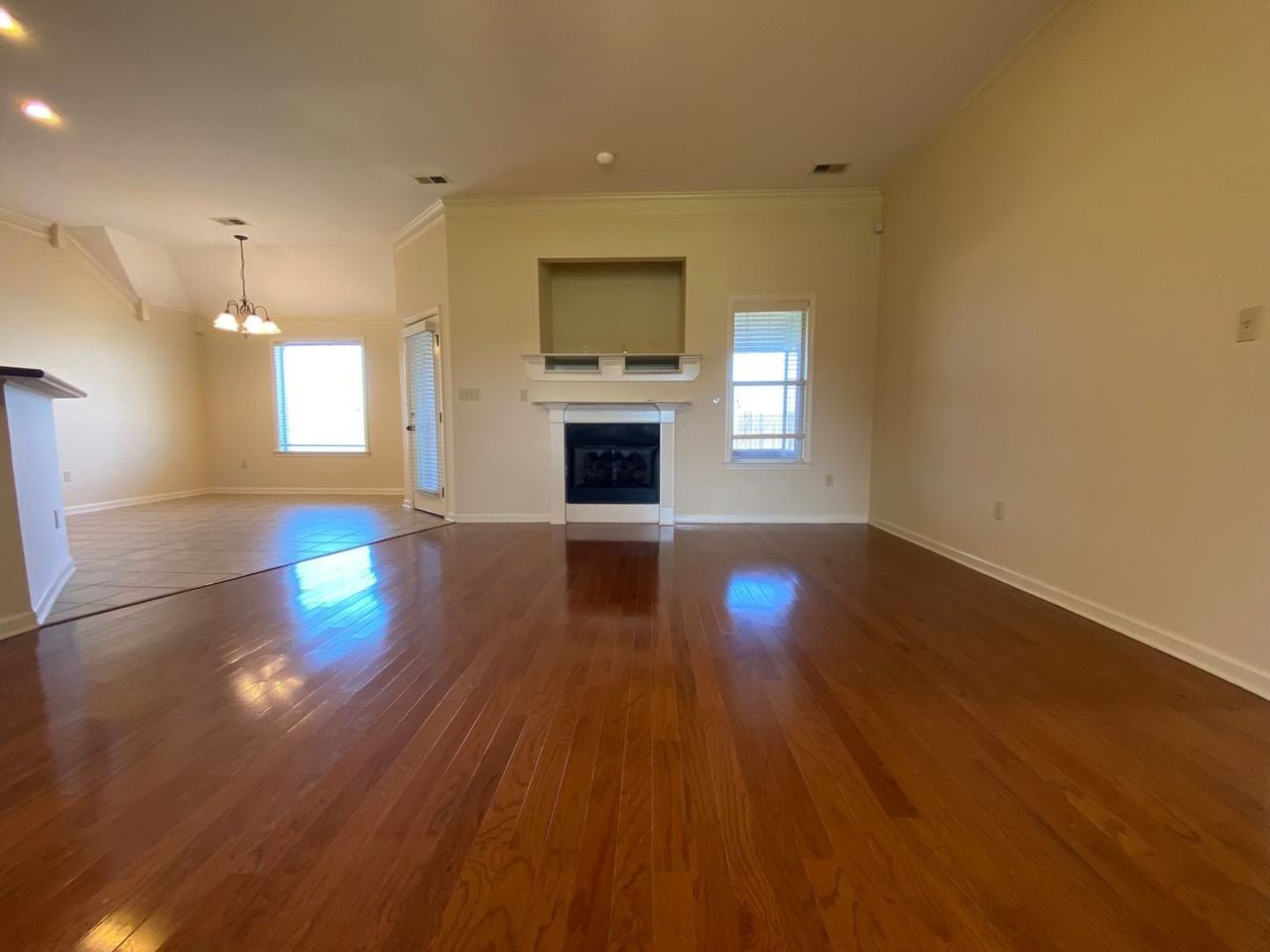 832 Bayou Vista Dr - Photo 5 of 28