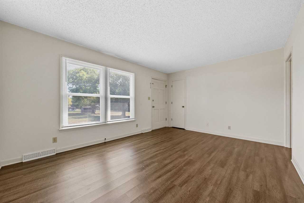 328 Welchwood Dr - Photo 5 of 26
