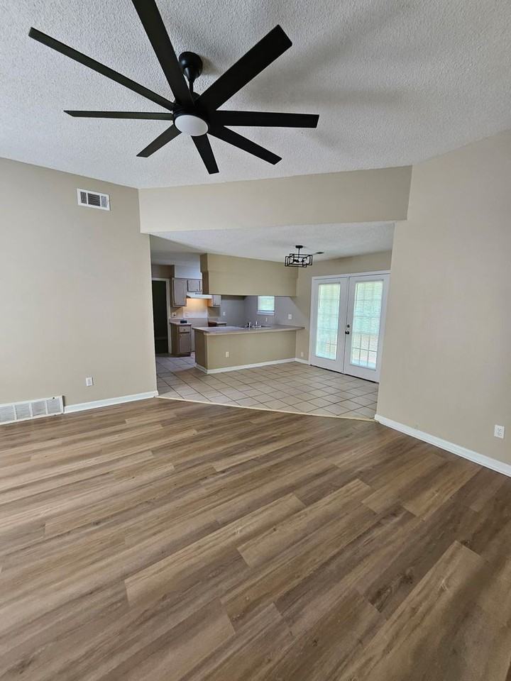 5146 Chantilly Dr - Photo 3 of 8