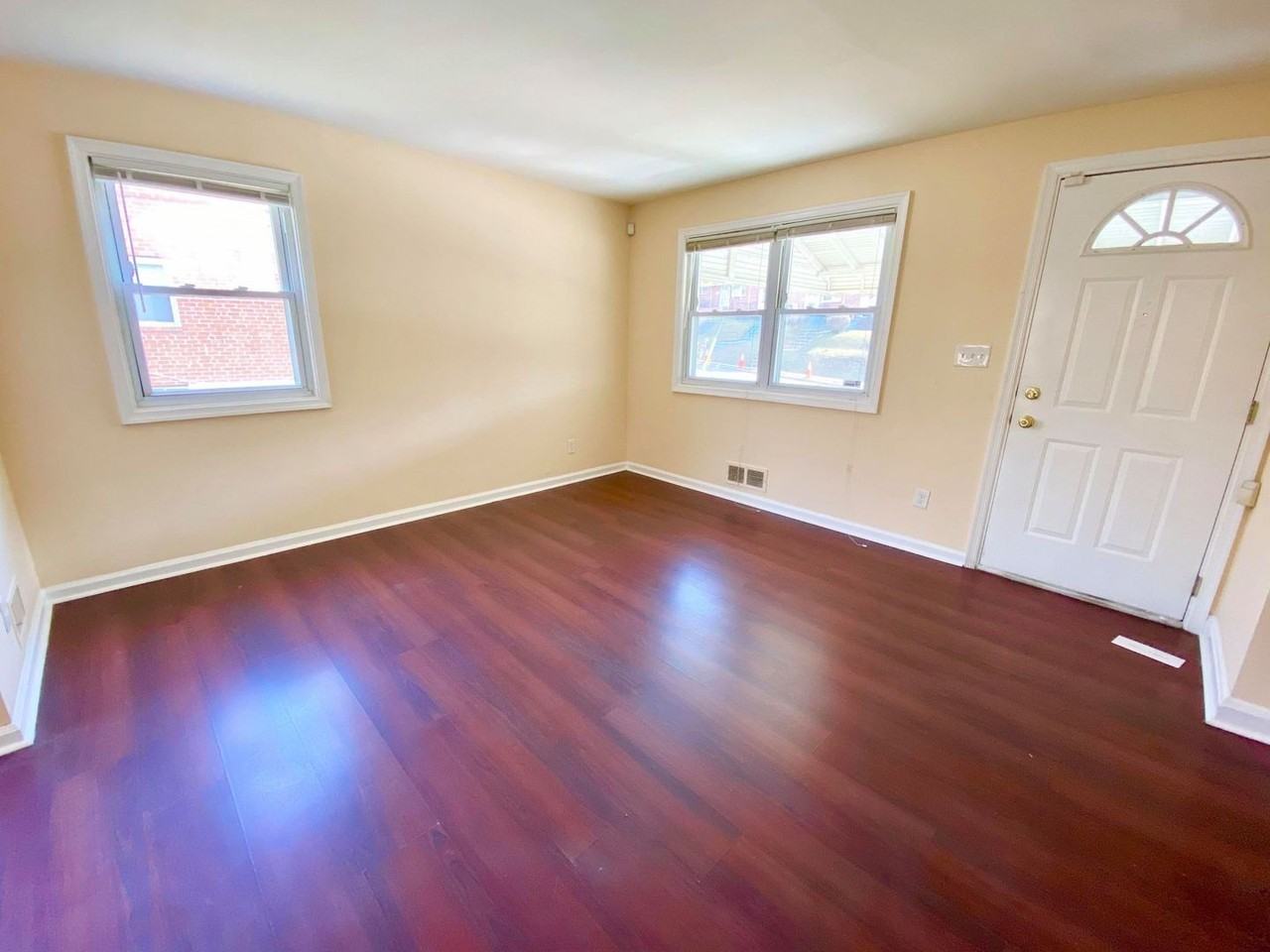 1111 Cooks Ln - Photo 5 of 18