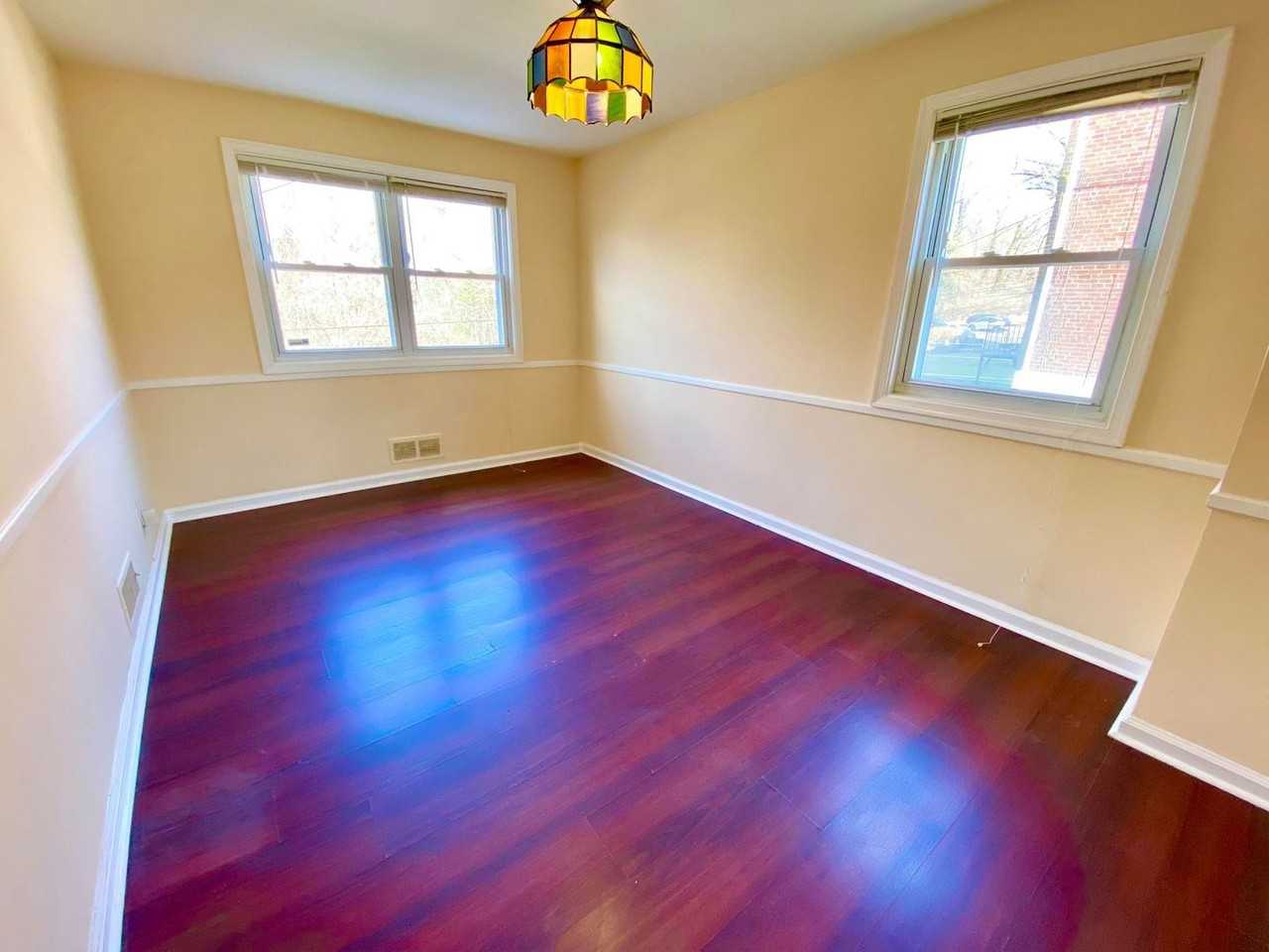 1111 Cooks Ln - Photo 6 of 18