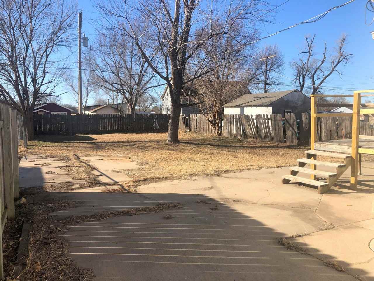 1217 Orchard St - Photo 2 of 13