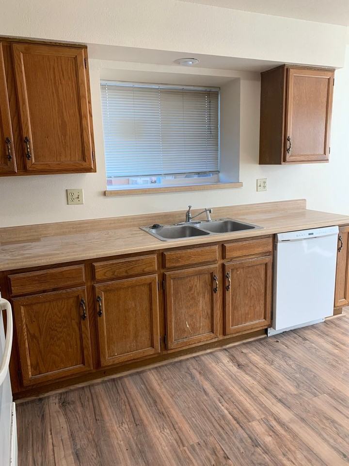 3450 Cedarhurst Way - Photo 4 of 42