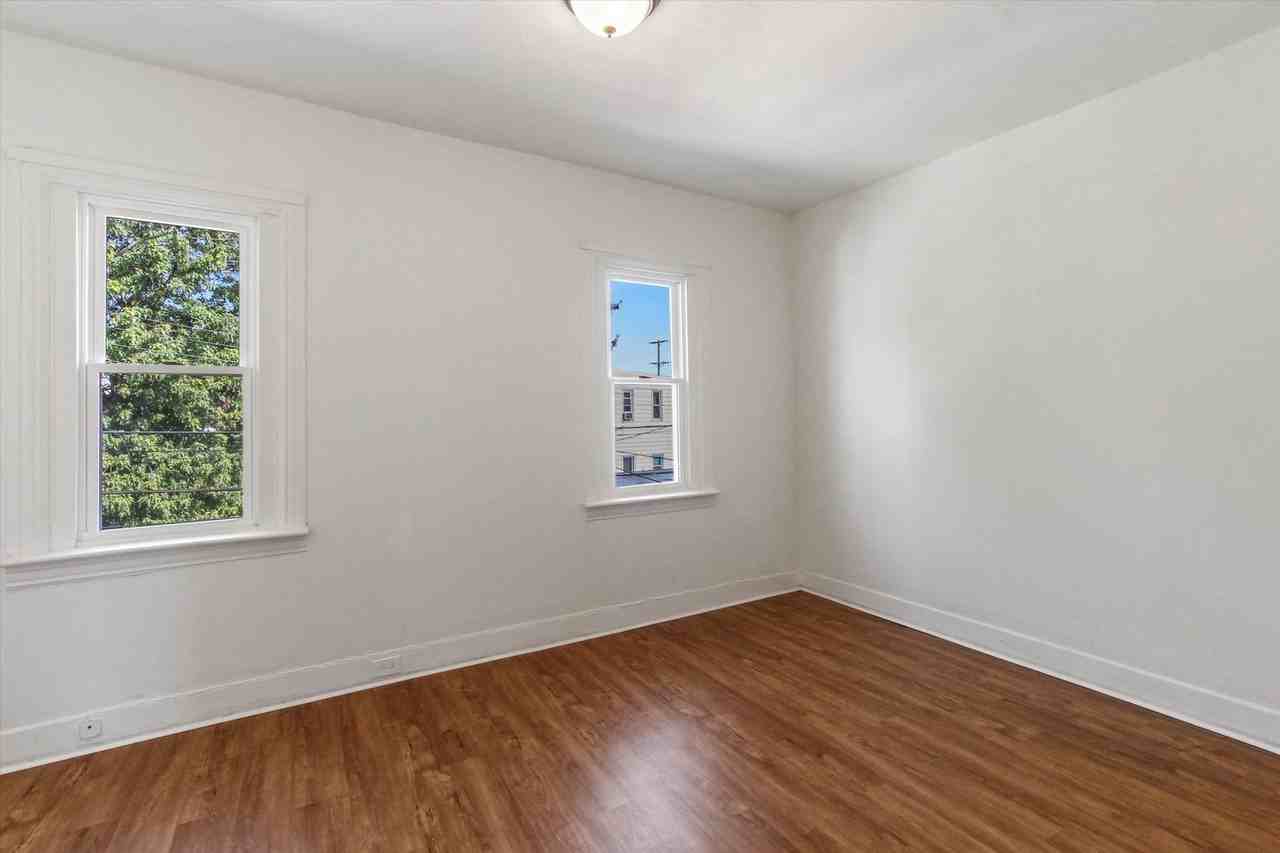 726 Glen Pl - Photo 2 of 26