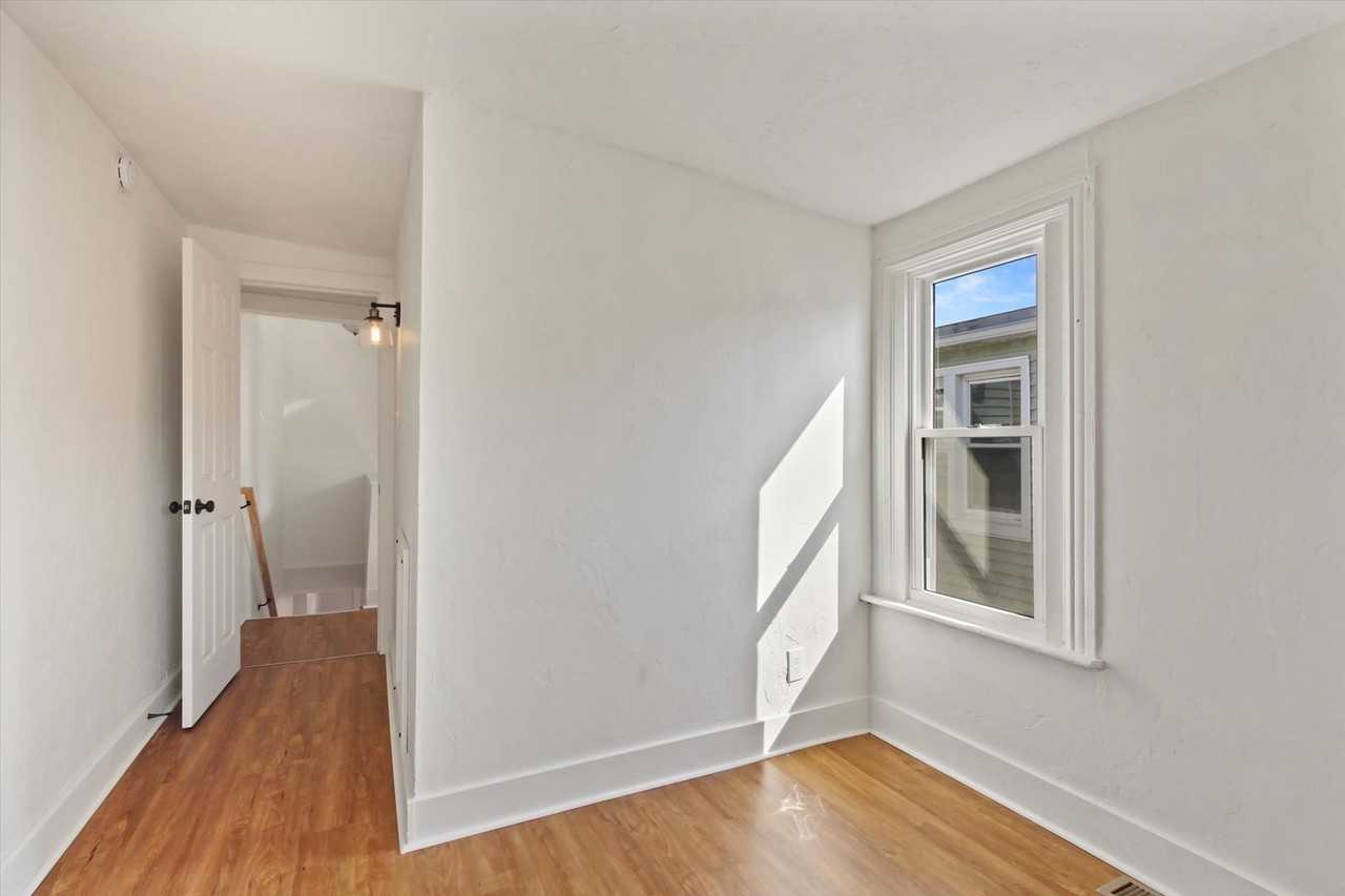 726 Glen Pl - Photo 3 of 26