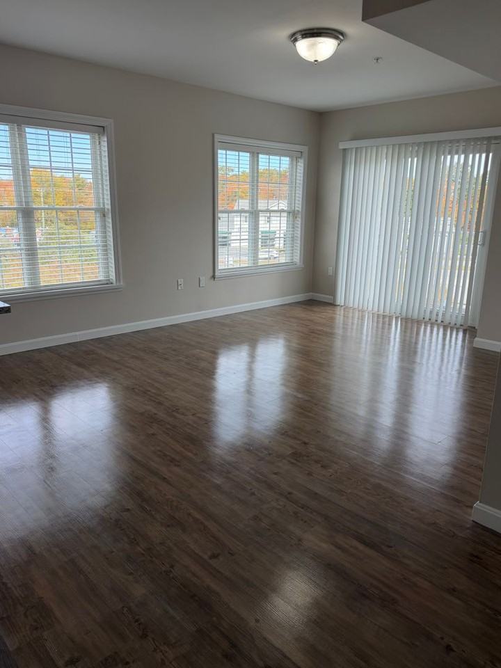 The Residences at Lincoln Park - Photo 4 of 13
