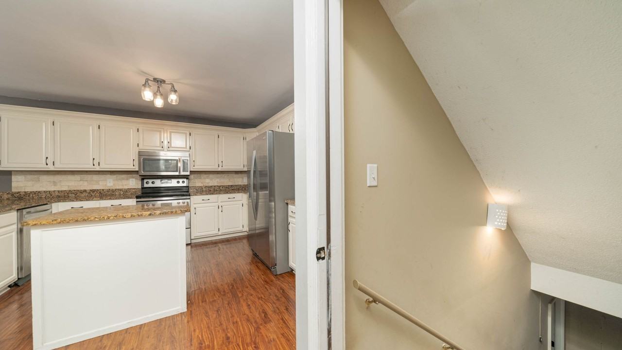 221 Stone Valley Dr - Photo 7 of 19