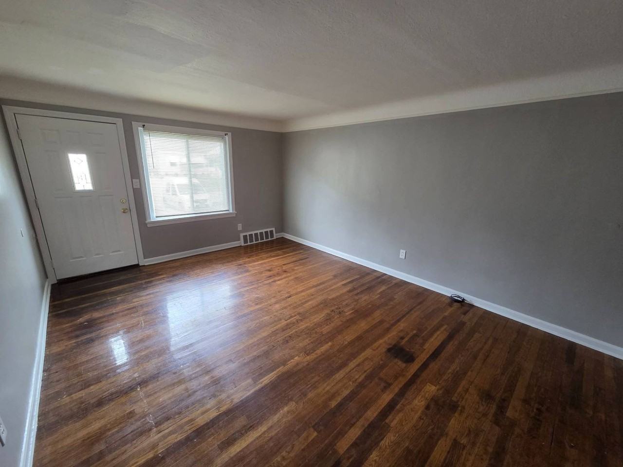 25730 Drakefield Ave - Photo 5 of 29