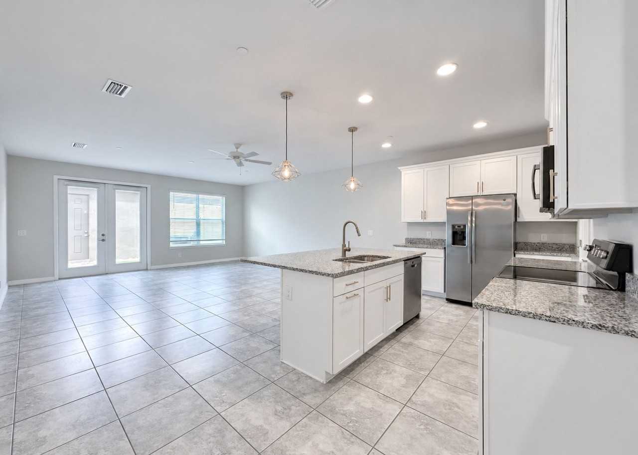 10551 Spring Arbor Ln - Photo 7 of 38