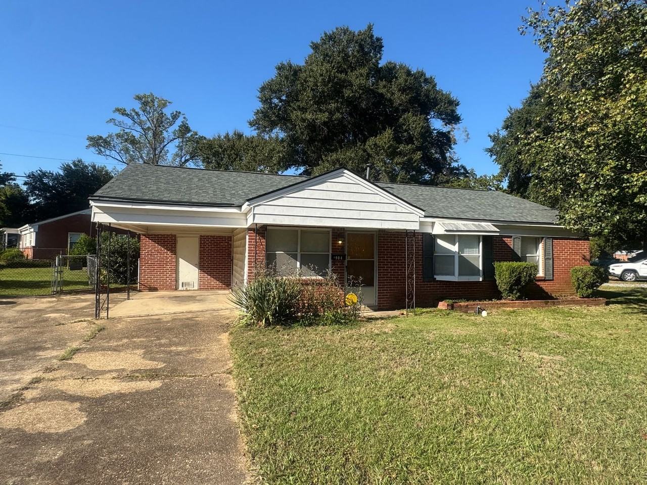 904 Coliseum Blvd - Photo 2 of 17