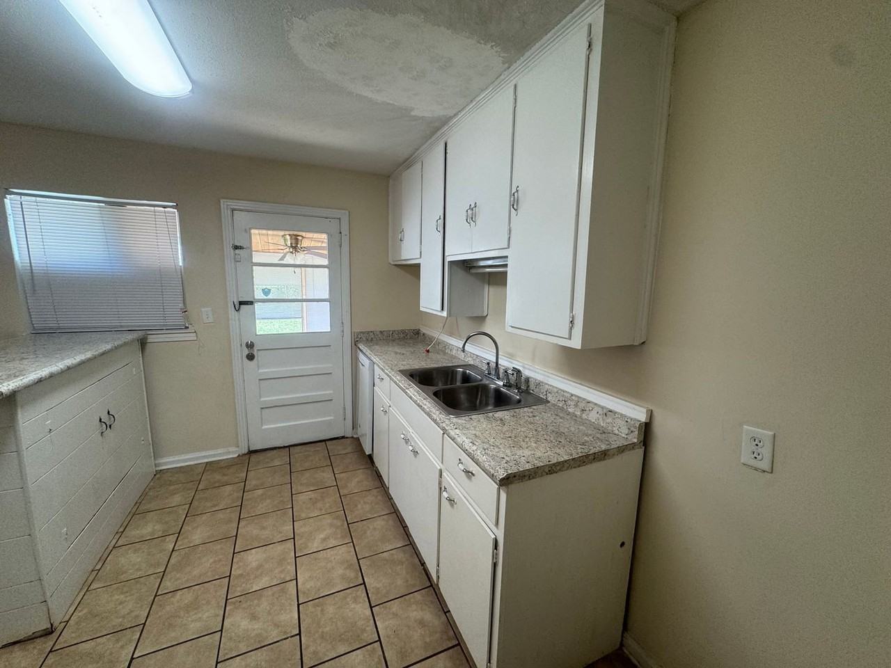 904 Coliseum Blvd - Photo 5 of 17