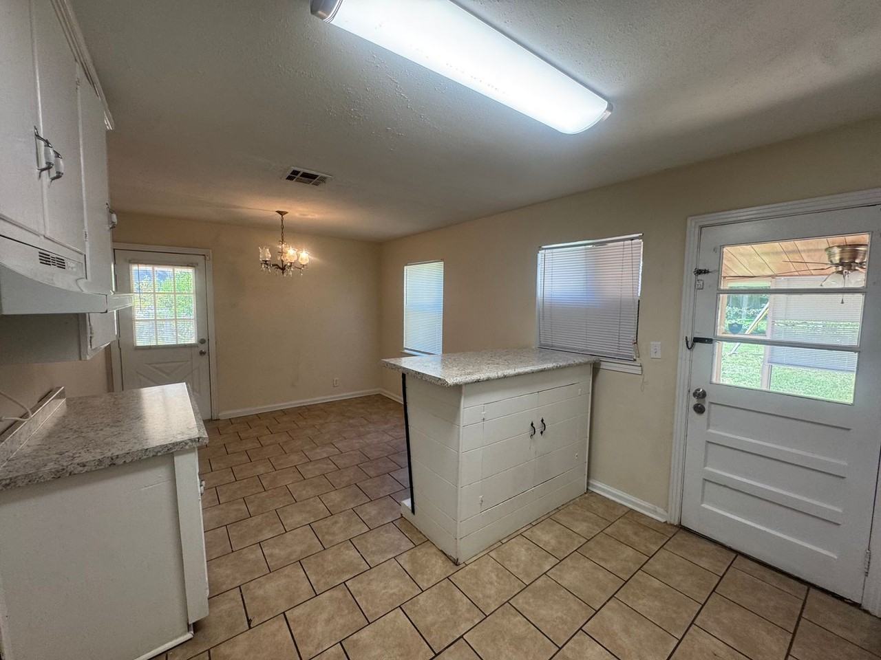 904 Coliseum Blvd - Photo 6 of 17