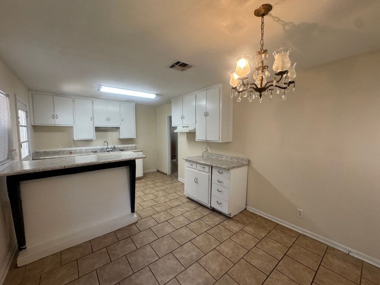 904 Coliseum Blvd - Photo 7 of 17