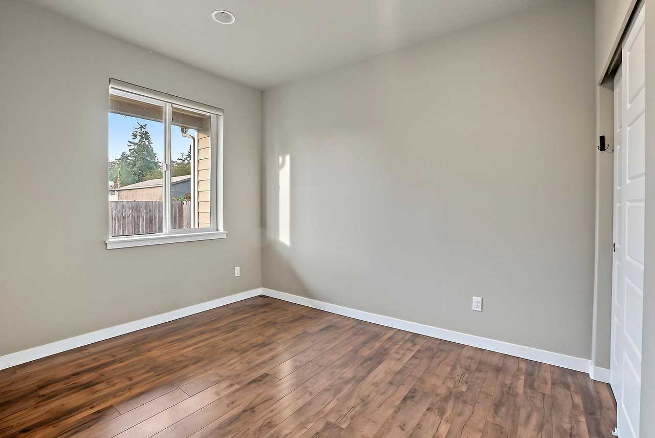 1621 104th St S - Photo 7 of 38