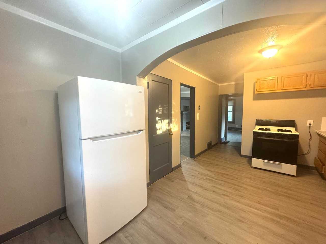 973 Whittier Ave - Photo 2 of 10