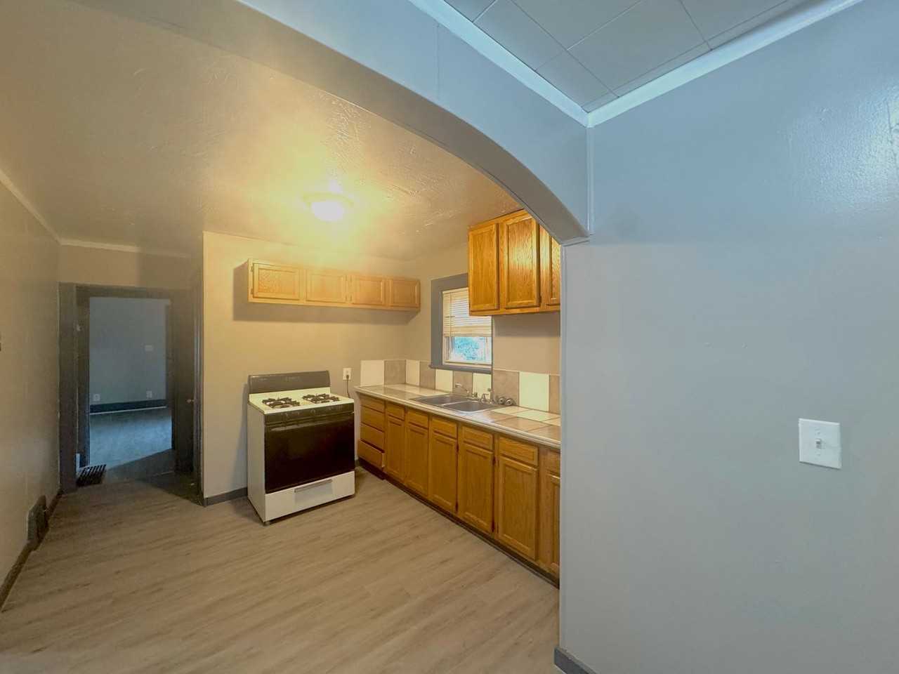 973 Whittier Ave - Photo 3 of 10