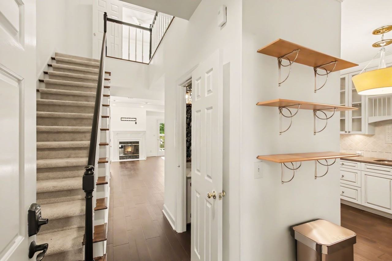 512 Belair Way - Photo 2 of 15