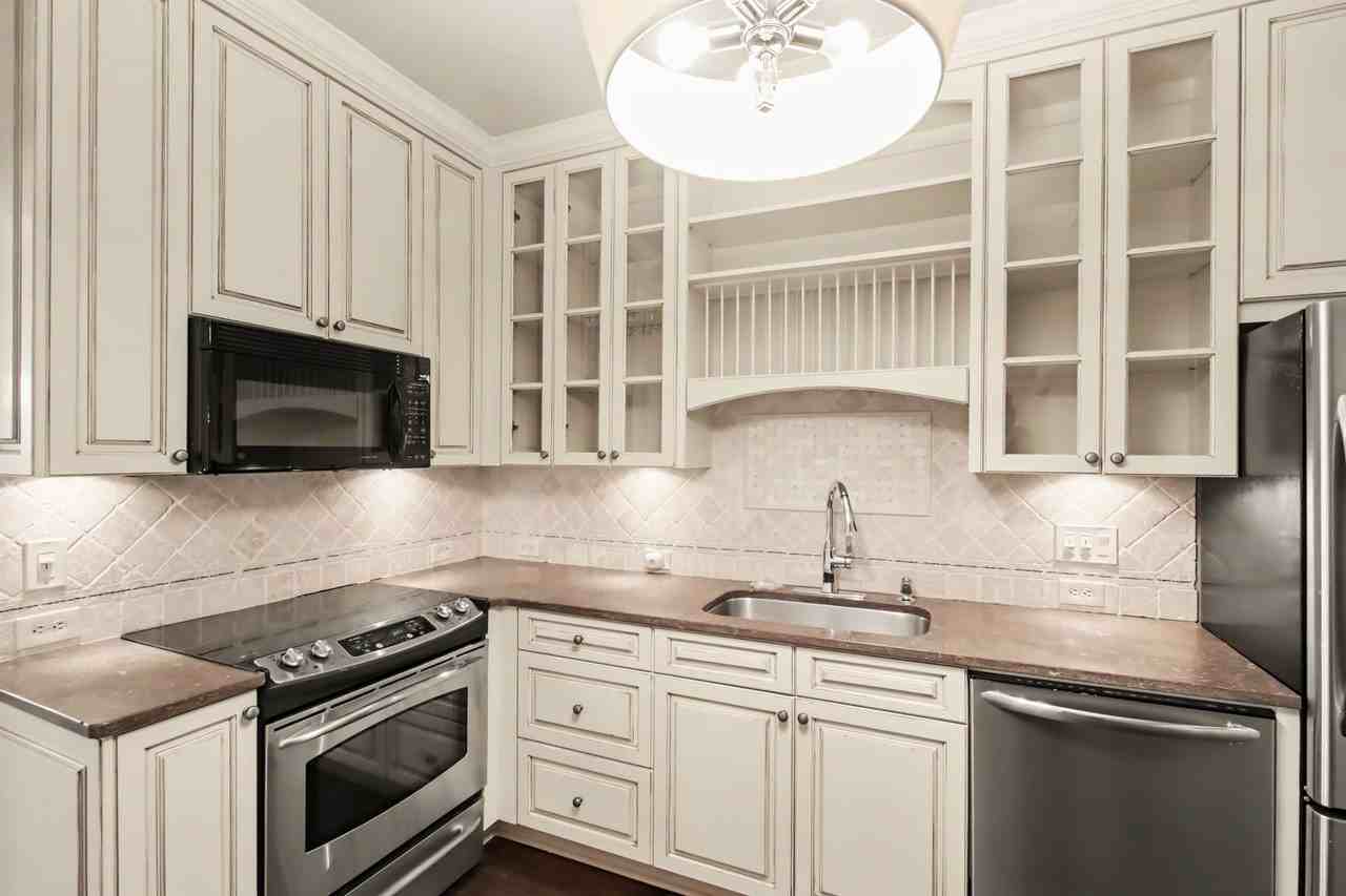 512 Belair Way - Photo 3 of 15