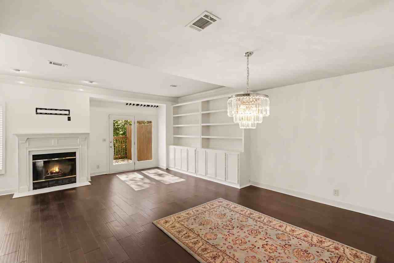 512 Belair Way - Photo 5 of 15
