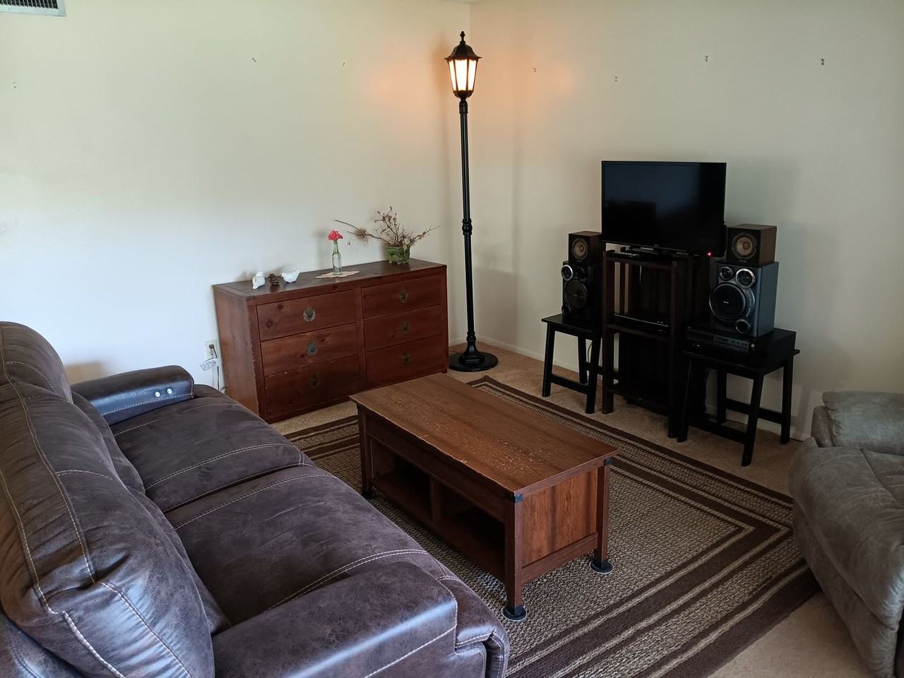 600 Midway Dr - Photo 3 of 27