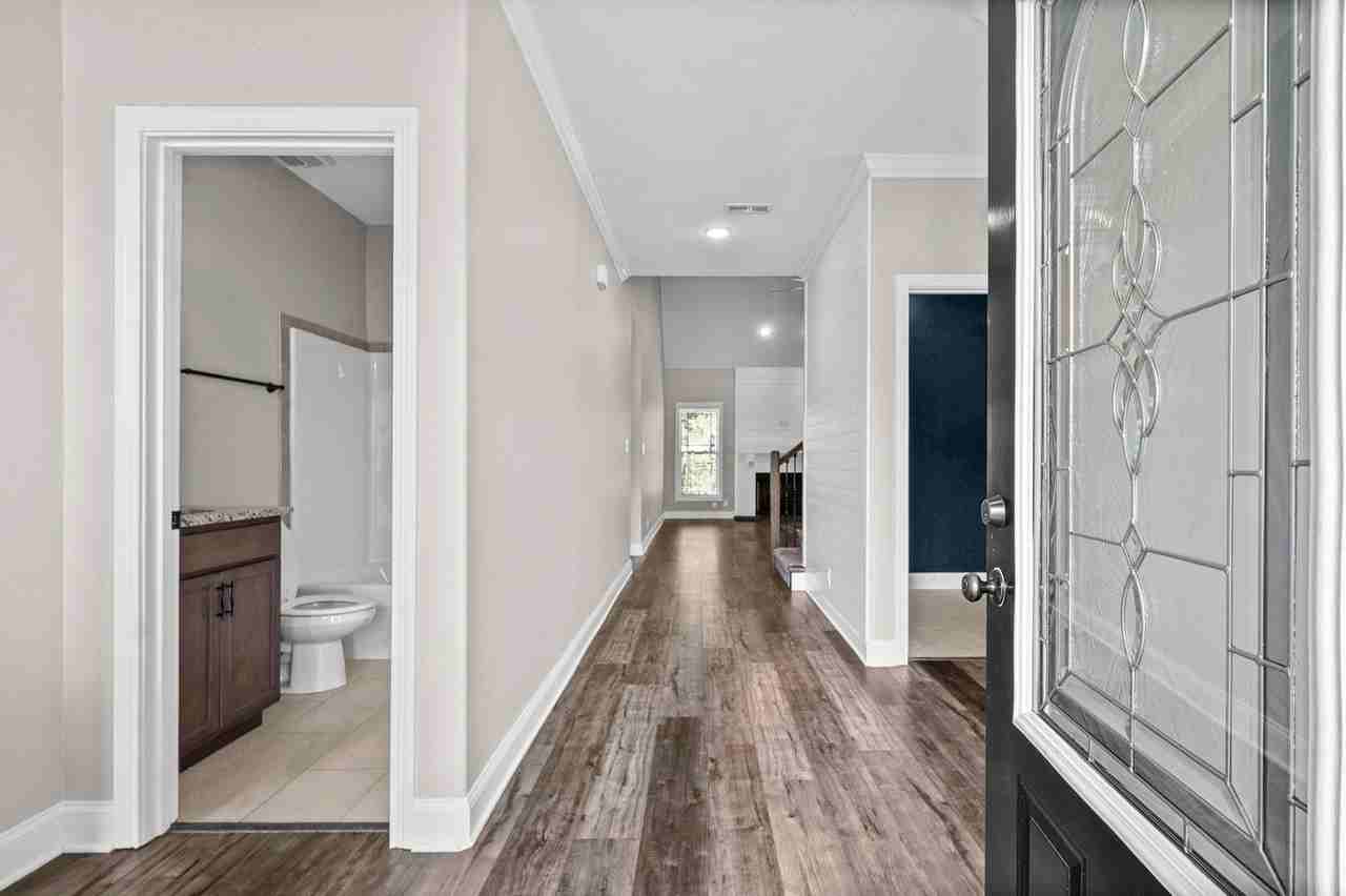 1072 Chagford Dr - Photo 4 of 46