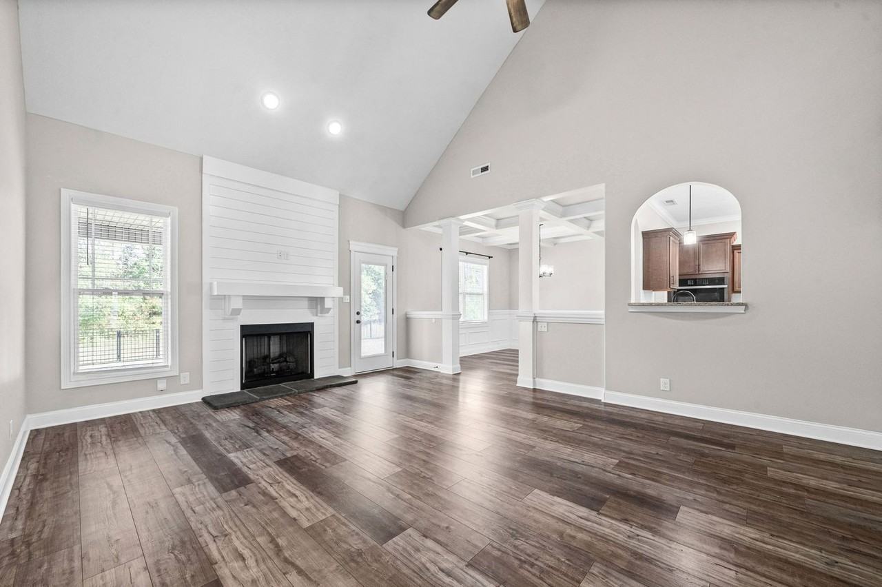 1072 Chagford Dr - Photo 5 of 46