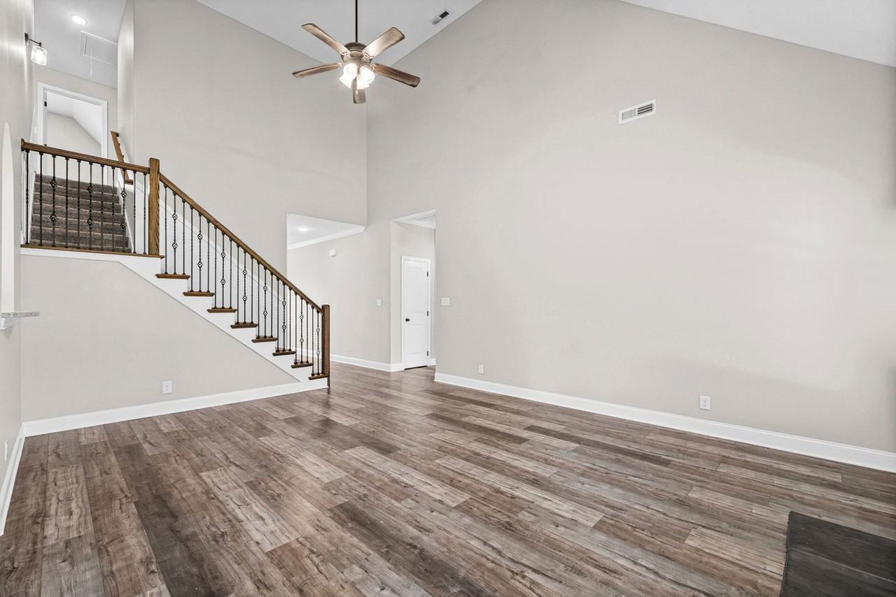 1072 Chagford Dr - Photo 6 of 46
