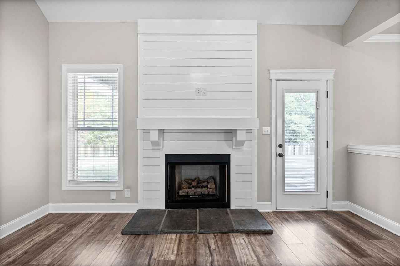 1072 Chagford Dr - Photo 7 of 46