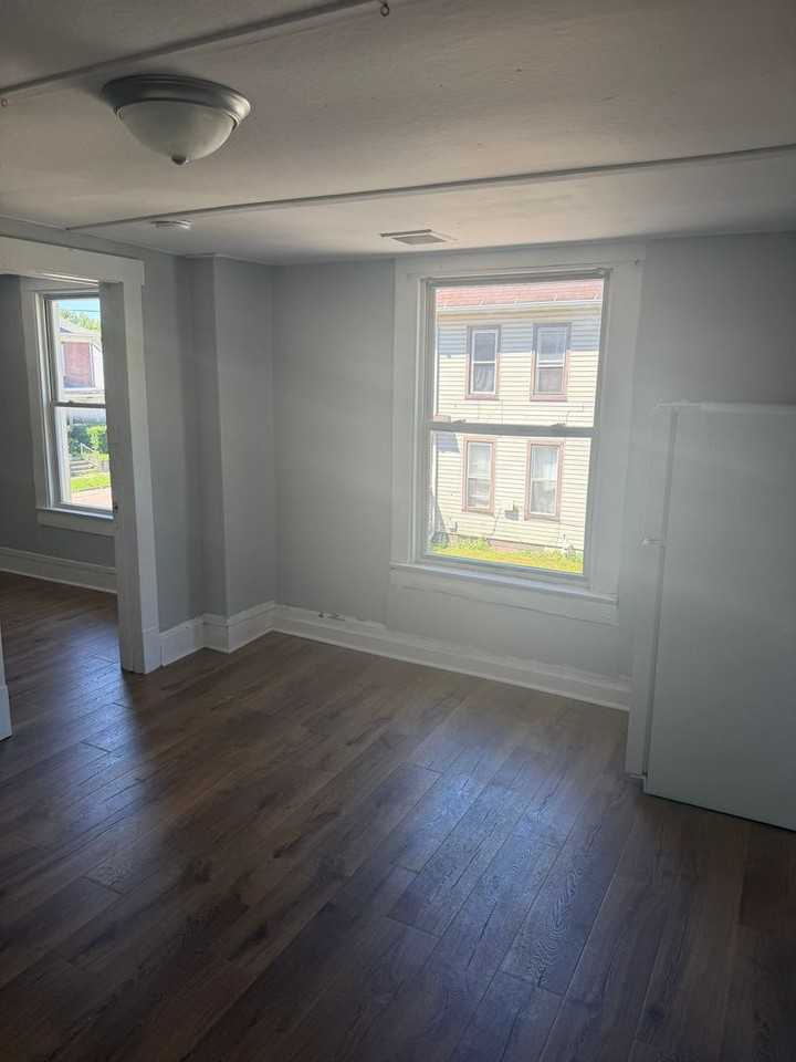 403 Maple Ave - Photo 2 of 8