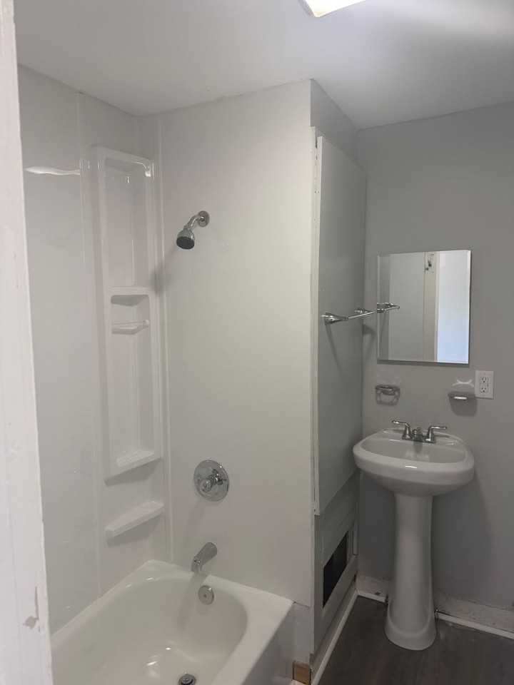 403 Maple Ave - Photo 6 of 8