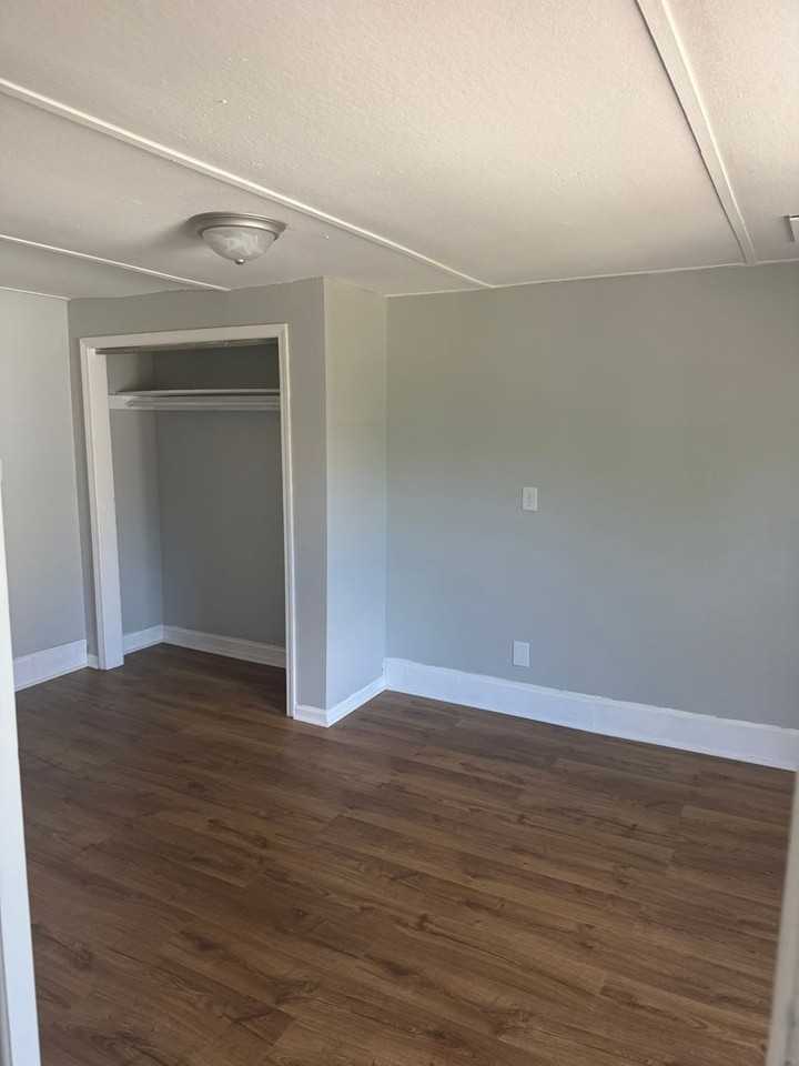403 Maple Ave - Photo 7 of 8
