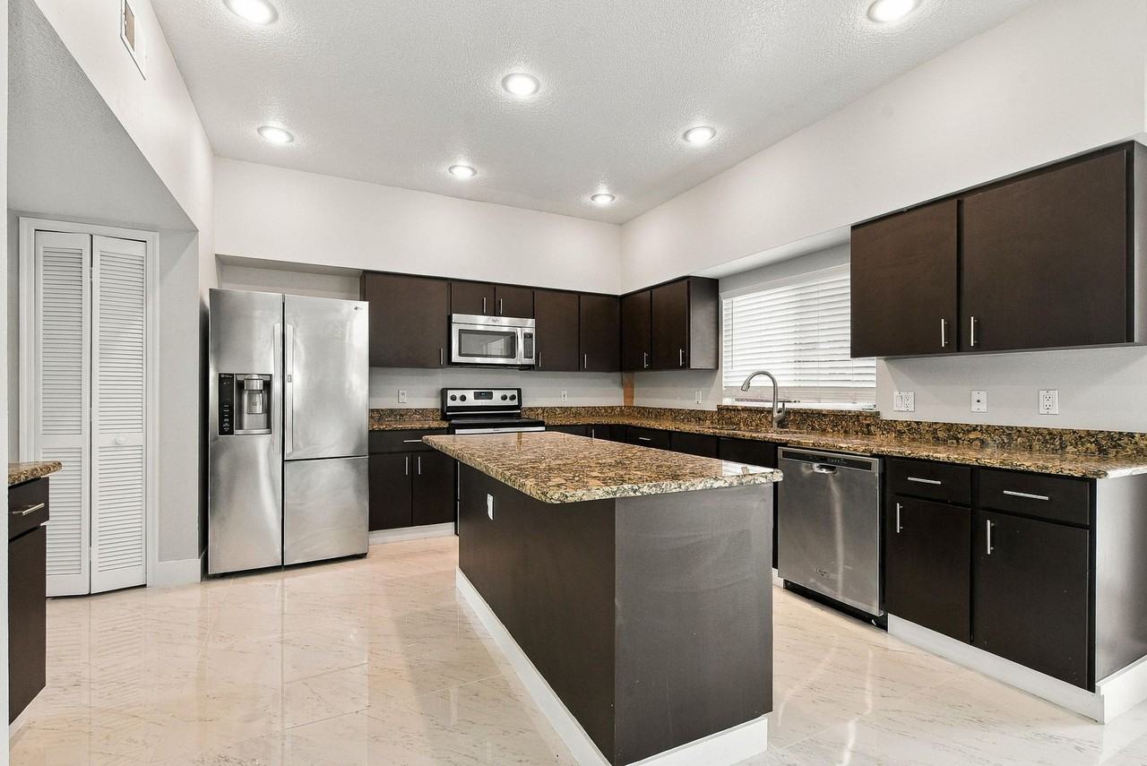 1156 Hollow Pine Dr - Photo 4 of 14