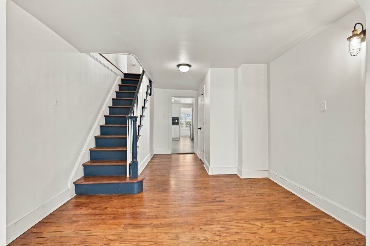 304 N Mulberry St - Photo 2 of 21