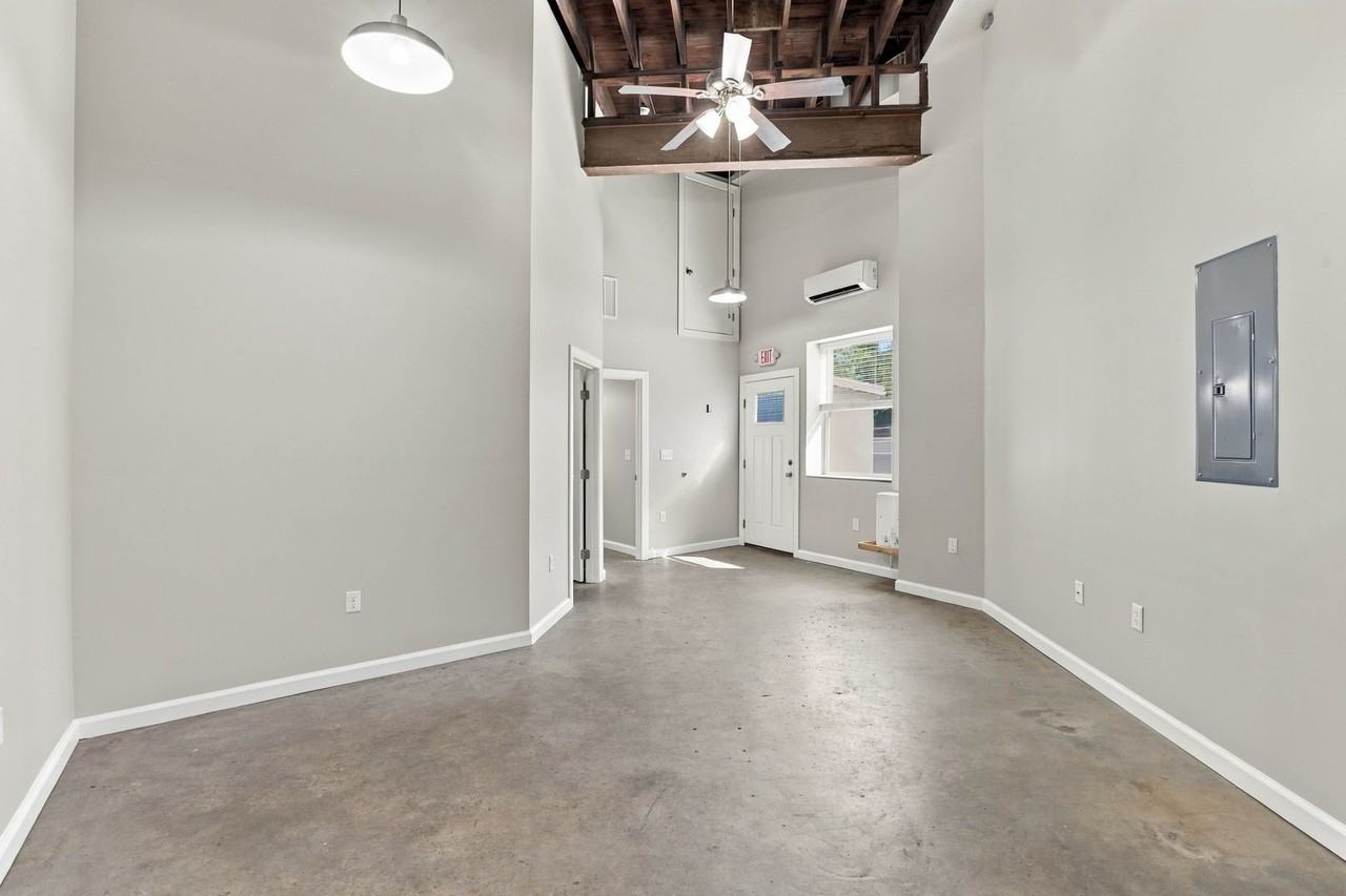 283 E Madison St - Photo 4 of 11