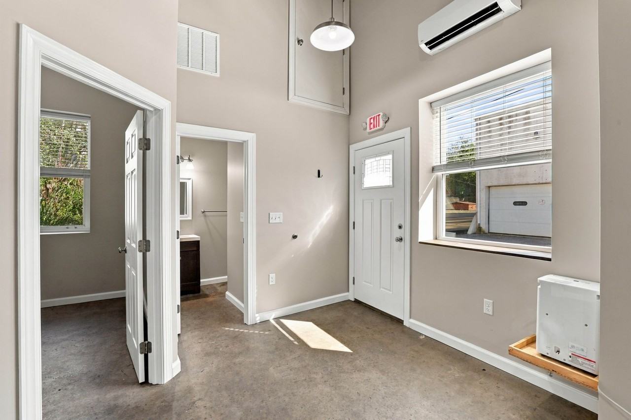 283 E Madison St - Photo 5 of 11