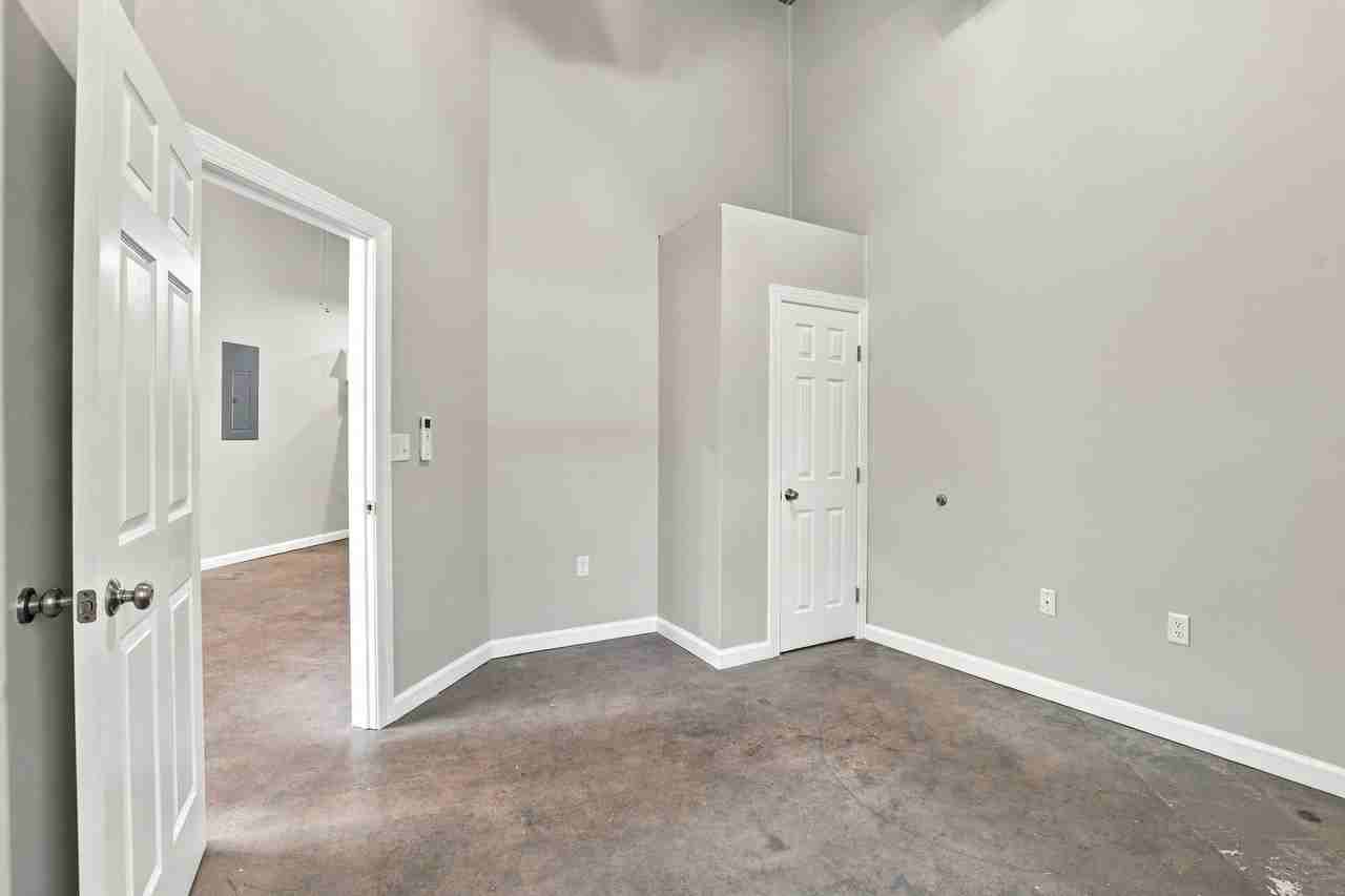 283 E Madison St - Photo 7 of 11