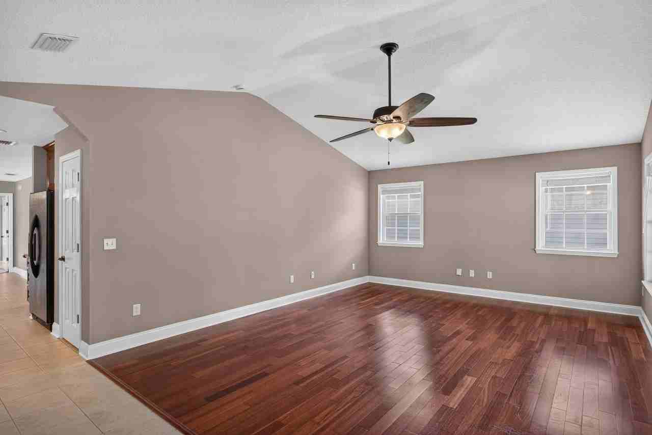 1006 Clay St - Photo 6 of 26