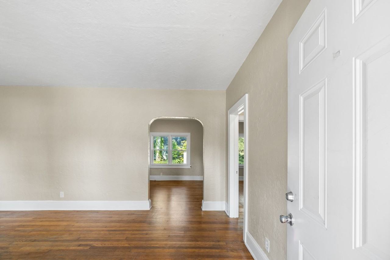 1300 Melrose Pkwy - Photo 4 of 35