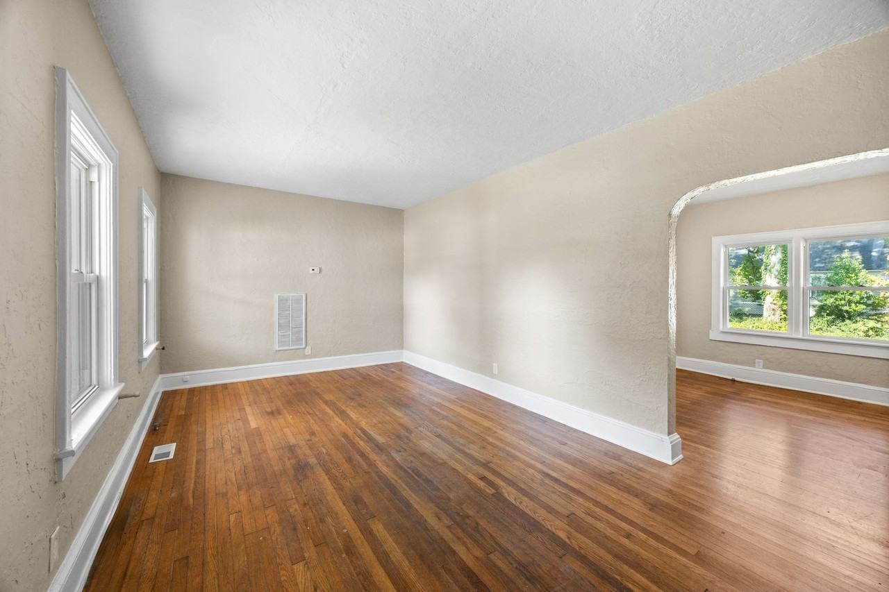 1300 Melrose Pkwy - Photo 5 of 35
