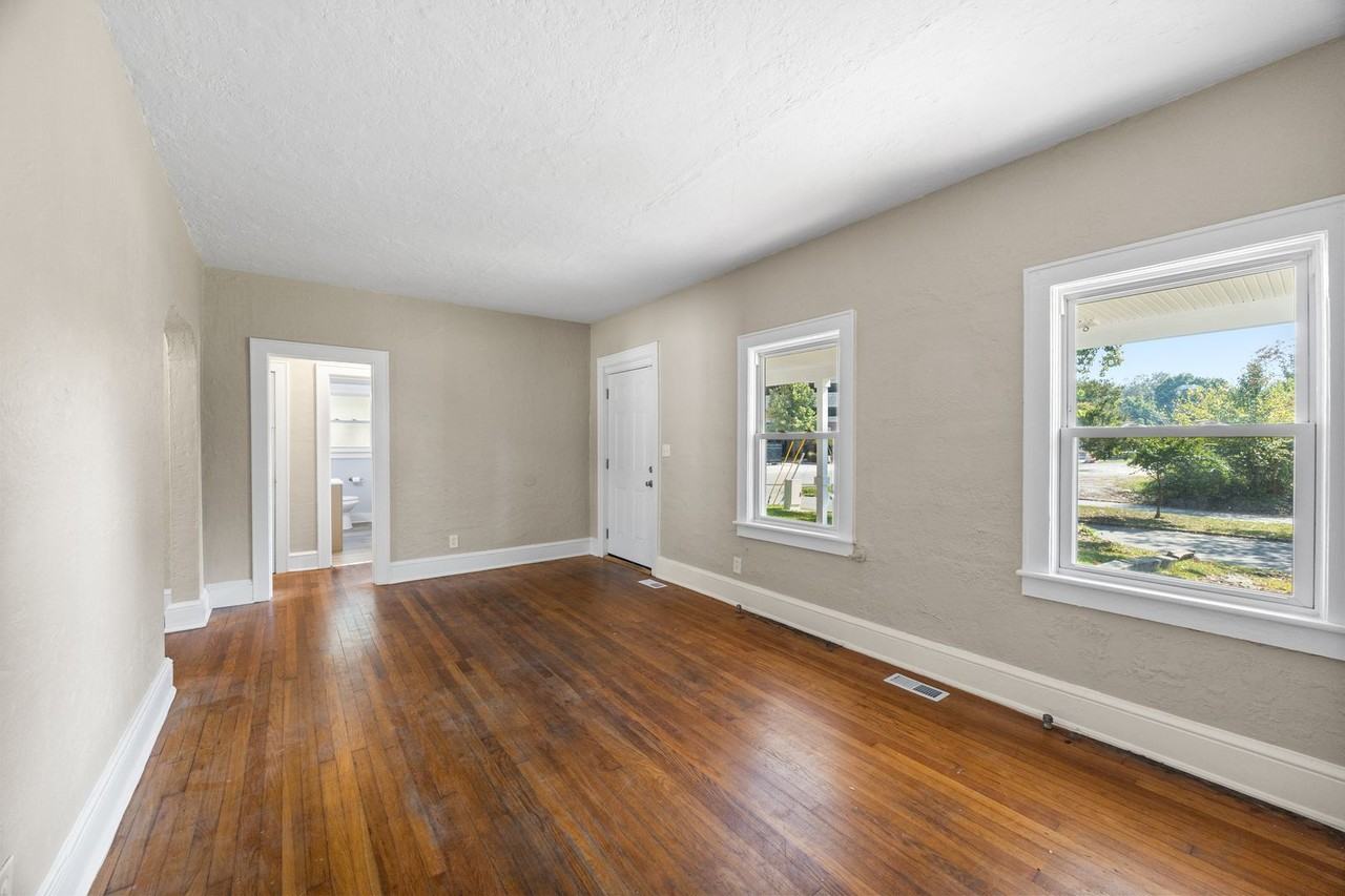 1300 Melrose Pkwy - Photo 7 of 35