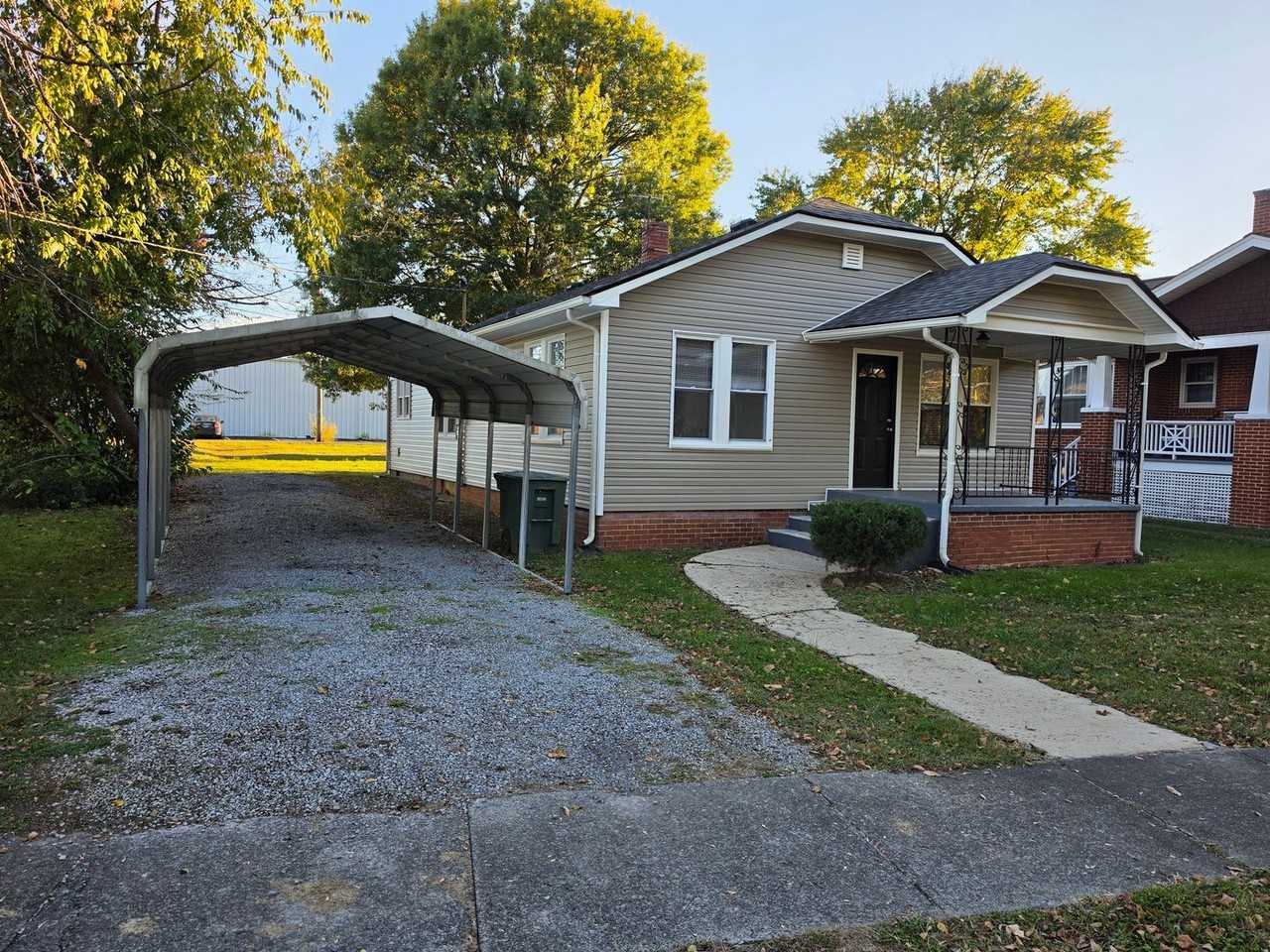 110 E Cottage Ave - Photo 2 of 10