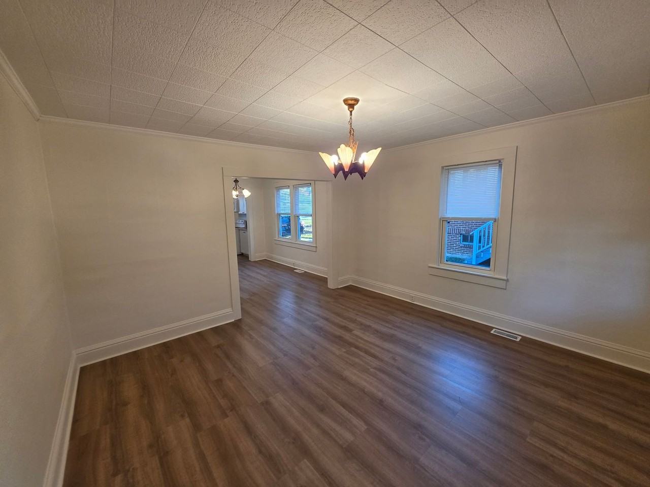 110 E Cottage Ave - Photo 3 of 10