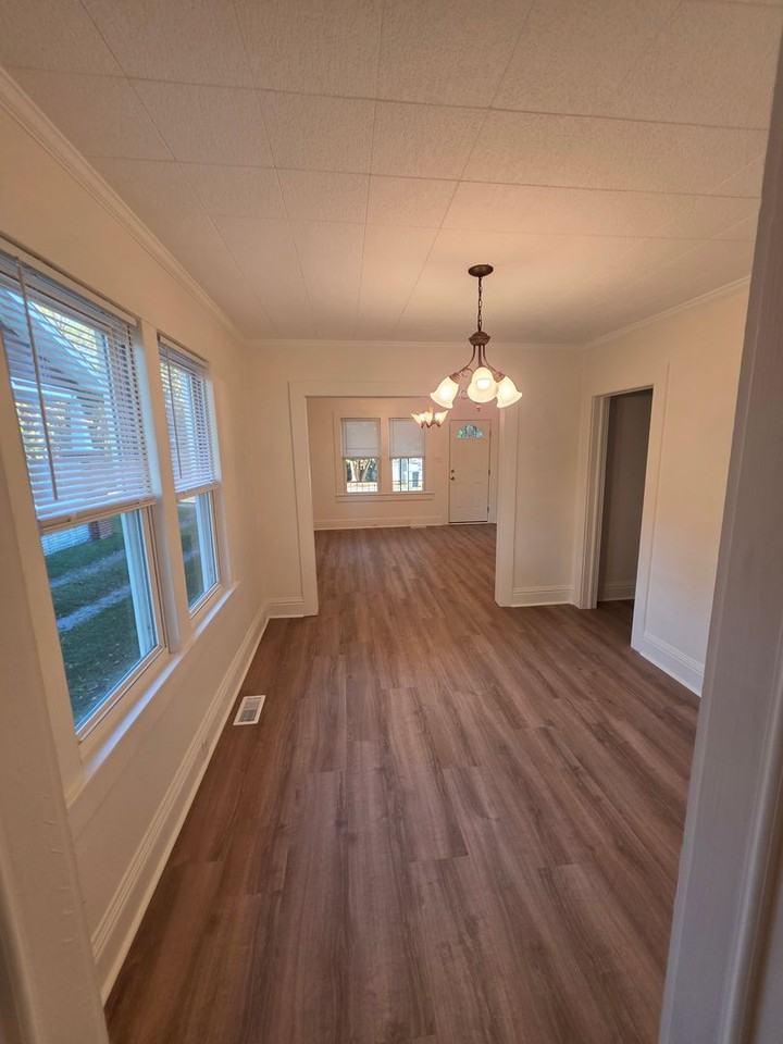 110 E Cottage Ave - Photo 4 of 10