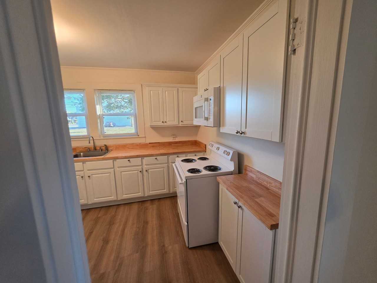 110 E Cottage Ave - Photo 5 of 10