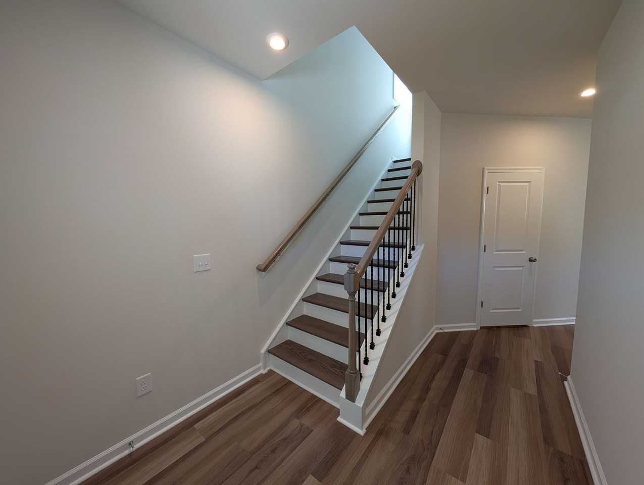 830 Tess St - Photo 5 of 28