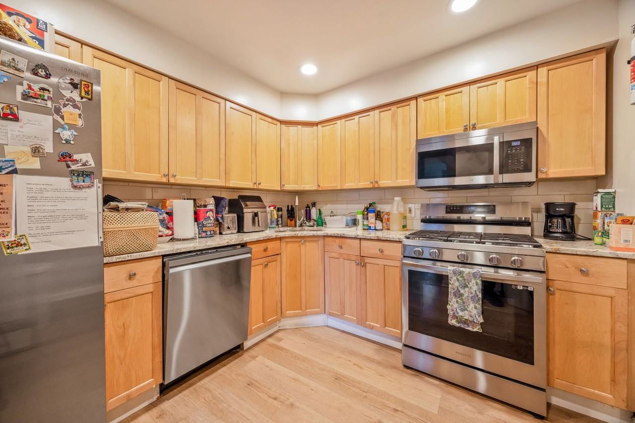 272 Old River Rd - Photo 2 of 25