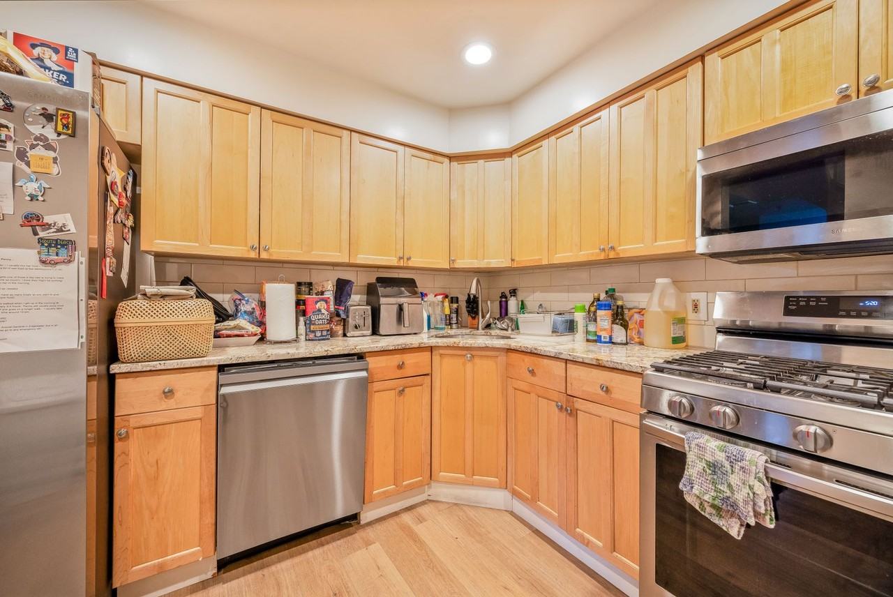 272 Old River Rd - Photo 3 of 25