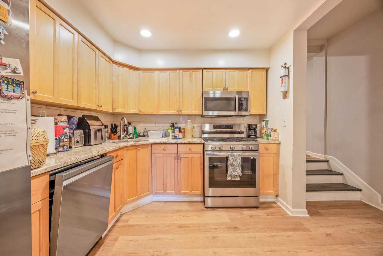 272 Old River Rd - Photo 4 of 25