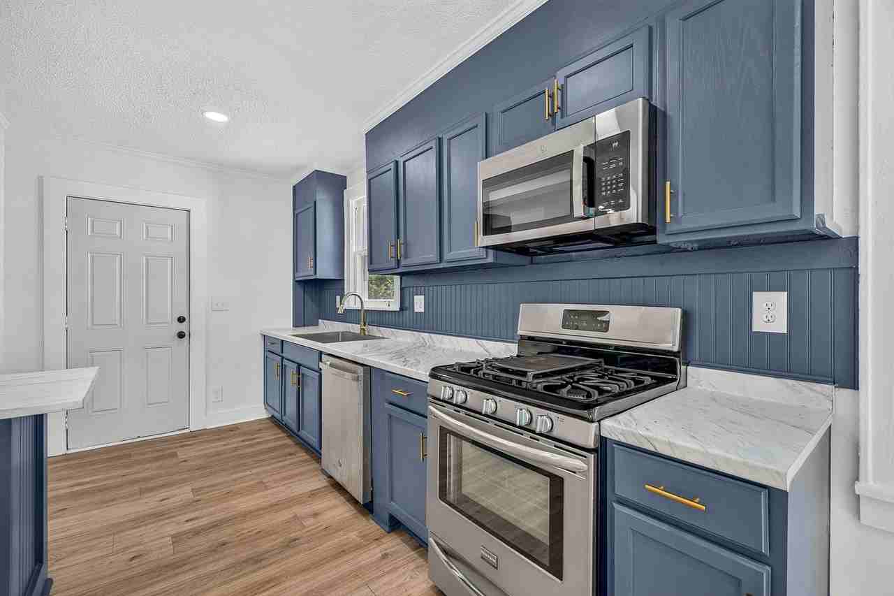 2660 Olympia Ave - Photo 4 of 19