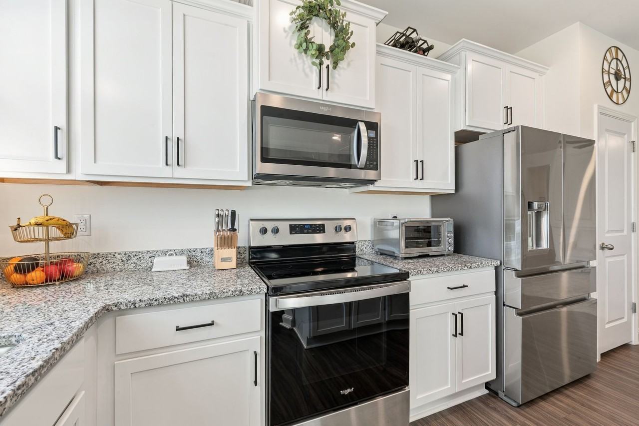 1808 Grassy Falls Ln - Photo 4 of 22